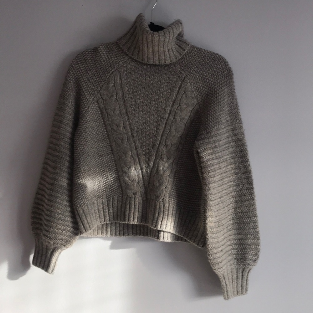 Abercrombie Turtleneck Sweater w Balloon Sleeves
